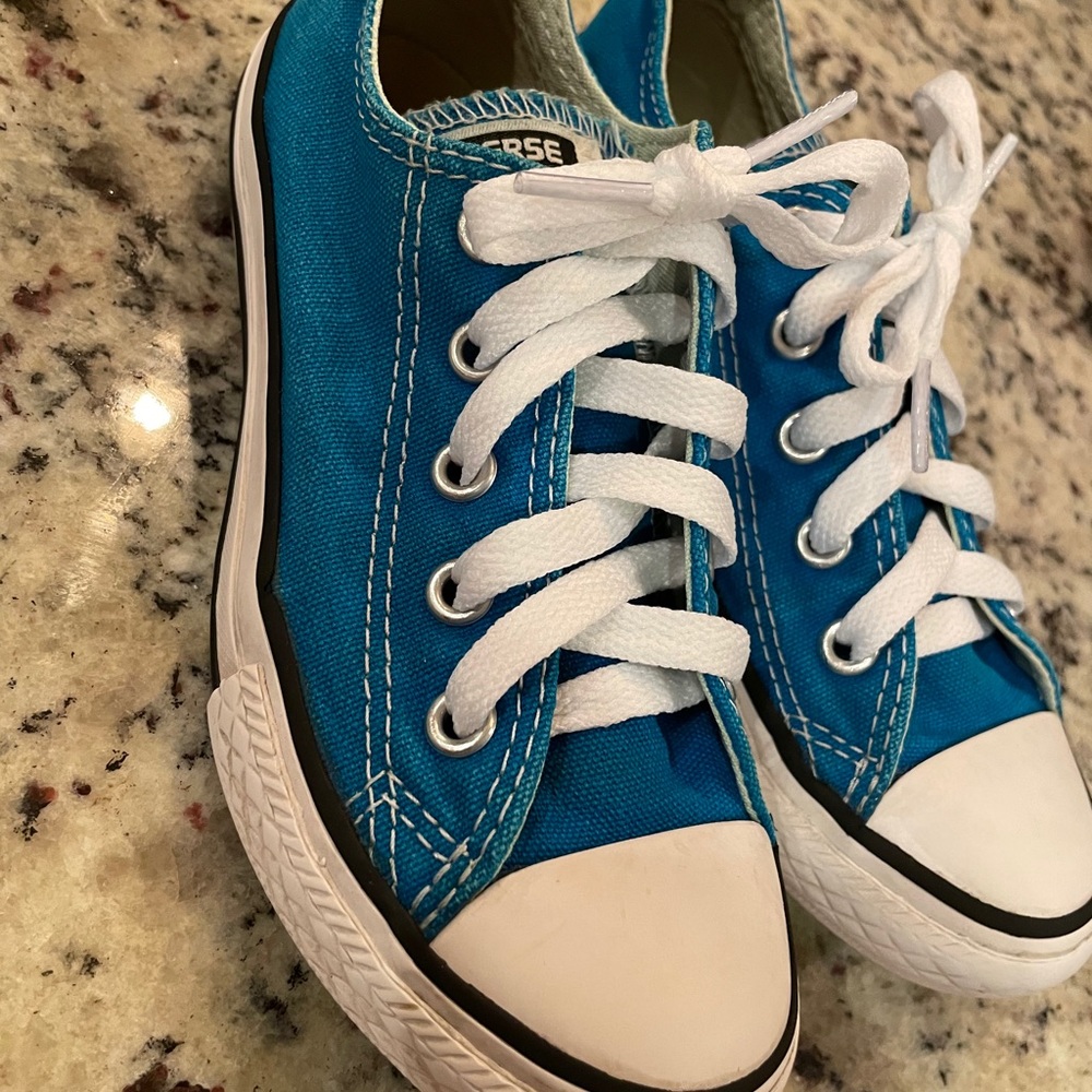Kids Converse Sz 12 shoes